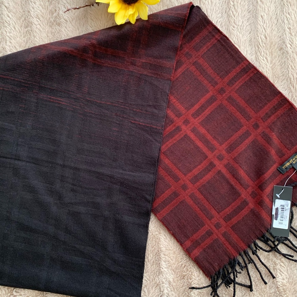 STEWART of SCOTLAND 100% soft acrylic UNISEX scarf / NWT / Deep red and Black